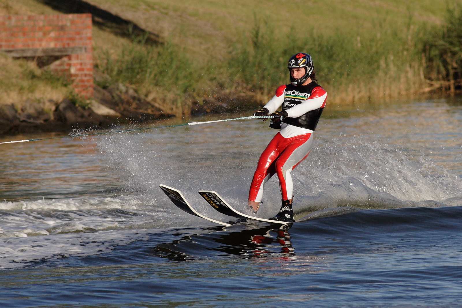 What Are Slalom Water Skis